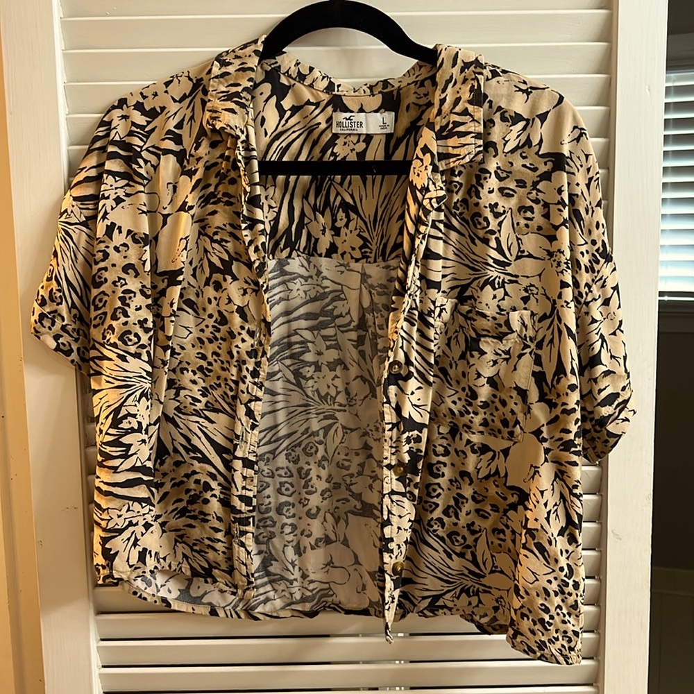 Hollister cropped tropical shirt, size large